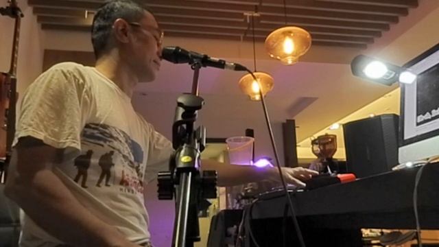 living on a prayer (BOSS VE-2 vocal harmonist 人聲效果器） смотреть онлайн