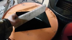 Будка для собак из 200 литровой бочки.
