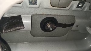 Капает вода с плафона освещения салона... (Лада Гранта).