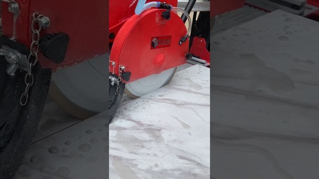 Резка диском DIAM Керамика-ST на плиткорезе EX-1200 смотреть онлайн