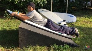 Урок серфинга. Как лежать на доске и грести.