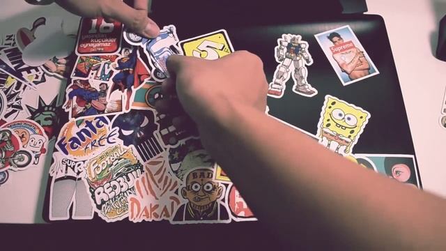 Sticker Bomb My Laptop (Стикербомбинг ноутбука) смотреть онлайн