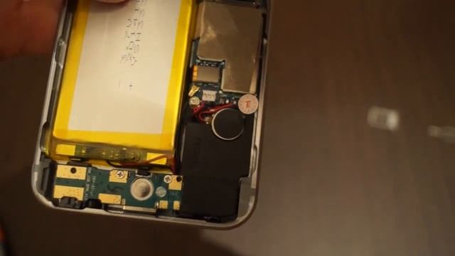 Разбираем копию iphone 6 mt6572. Изучаем внутренности смотреть онлайн