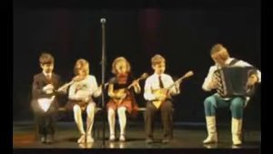 Ансамбль балалаечников.  Ай, все кумушки домой