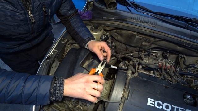 РЕМОНТ,ЗАМЕНА ПАТРУБКА ТРУБКИ ДРОССЕЛЬНОЙ ЗАСЛОНКЕ НА ШЕВРОЛЕ КРУЗ,ОПЕЛЬ АСТРА С МОТОРАМИ СЕРИИ XER смотреть онлайн