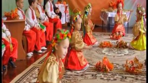 Утренник в детском саду!!!Девочки танцуют медленный танец!!!!