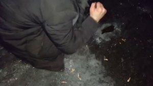 Как сделать лунку охотничьим ножом. Как сделать лунку без бура