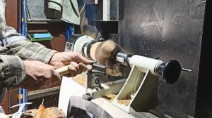 Мой первый опыт работы с сырой облепихой. (точу заготовку вазы с припуском для дальнейшей сушки)