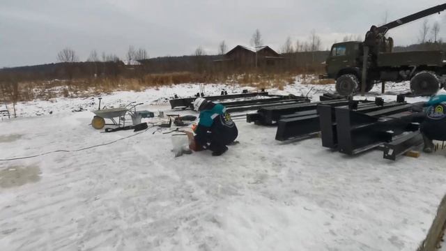 Монтаж металлического каркаса одноэтажного дома 10x10 / Building a pre-fab steel house 10х10 смотреть онлайн