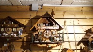 Schwarzwald. Cuckoo clock. Mummelsee Kuckucksuhr. Немецкие часы с кукушкой из Шварцвальда.