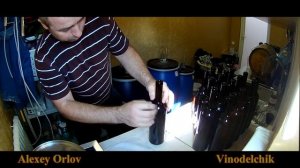 Розлив Вина по бутылкам.