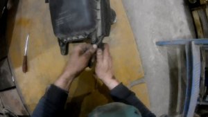 ВАЗ БОГДАН 2110,11,12 ЛАЙФХАК С РЕЗИНКАМИ КРЕПЛЕНИЯ ВОЗДУШНОГО ФИЛЬТРА