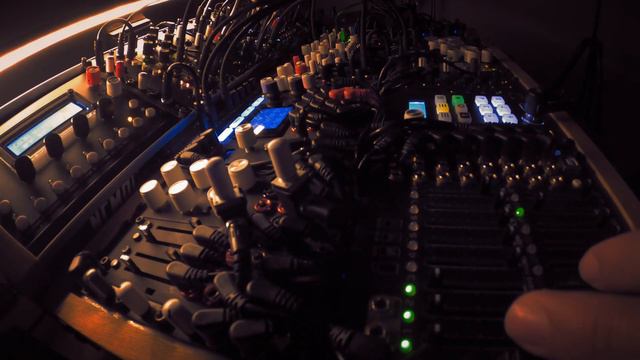 Accidental Modular Funky Bass – Roland JV-1010 has an unexpectedly decent Upright Bass смотреть онлайн