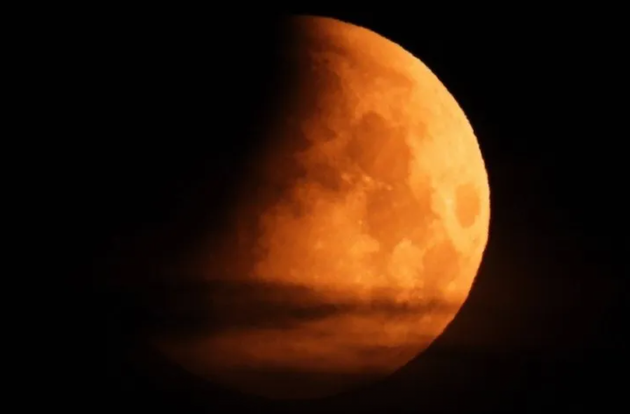 Красная Луна. Следующее лунное затмение. Лунное затмение красная Луна. Кровавое затмение.