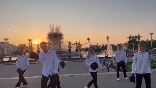 Yana Shuffle Team “Strangers in Moscow” смотреть онлайн