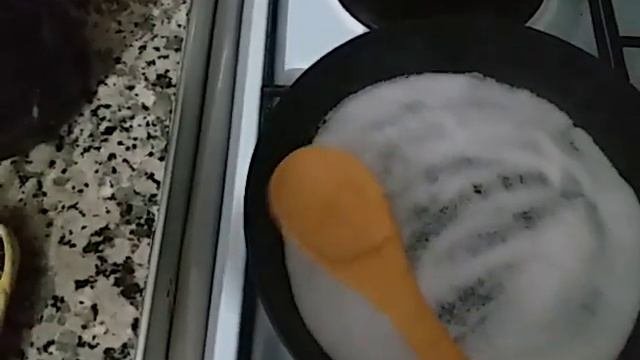 КАК ПРОКАЛИТЬ ПРАВИЛЬНО НОВУЮ ЧУГУННУЮ СКОВОРОДУ!СМОТРИТЕ ВИДЕО!