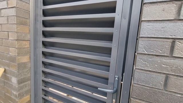 Ворота распашные. Жалюзи ворота. Современные ворота. Автоматика "Алютех". Красивые ворота.