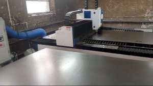 SM3015-3000W Оптоволоконный лазер. В работе на производстве