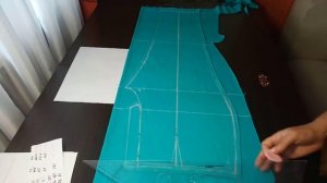 Выкройка женских укороченных брюк. Кроим брюки на ткани