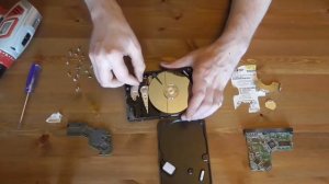 What's inside hard disk drive Western Digital WD2500JS 250GB SATA