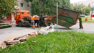 В Лангепасе сохранять чистоту помогут новый бункеровоз и камеры видеонаблюдения