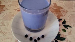Молочный коктейль с черникой