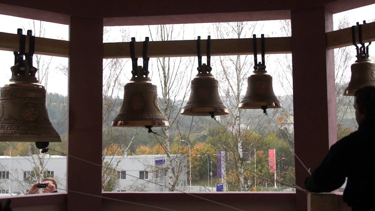 Сопровождение звонами крестного хода. Свято-Вячеславо-Людмилинский Православный женский монастырь смотреть онлайн