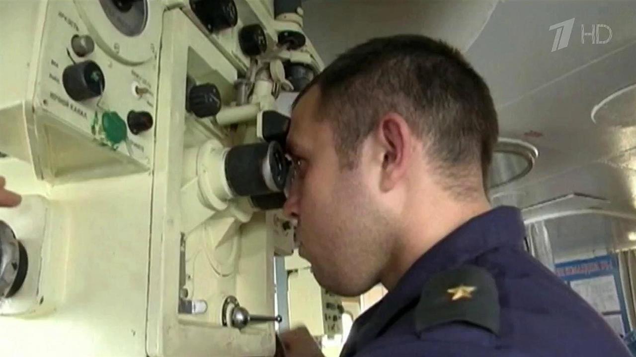 Российский военный корабль "Вице-адмирал Кулаков" ... на помощь терпящим бедствие украинским рыбакам