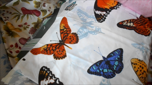 ещё одна посылка пришла с красивыми лоскутами.