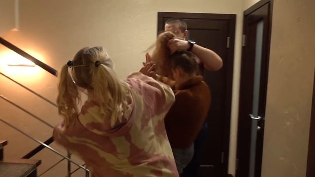 Боби ВЫГНАЛ НАГЛЫХ СЕСТЕР С Дома КАПЫ!! смотреть онлайн