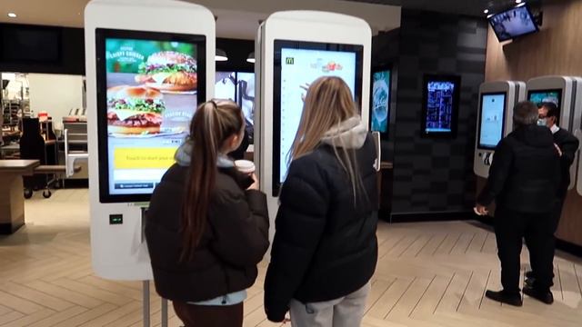 ONLY EATING FROM THE CHRISTMAS MENU'S FOR 24 HOURS!! смотреть онлайн