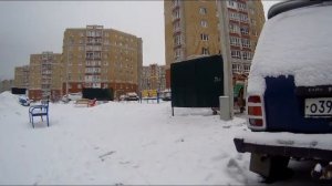 Прогулка по снегу на инвалидной коляске.