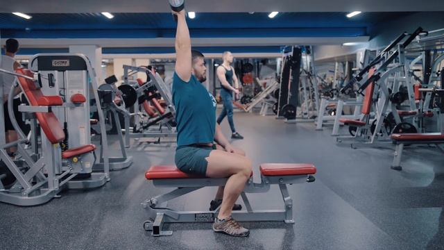 Разгибание руки с гантелями из-за головы смотреть онлайн