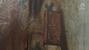 Мироточат иконы в храме.