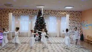 Новый год. Танец с колокольчиками. Подготовительная группа.