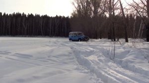 UAZ выскакивает из кювета оффроуд