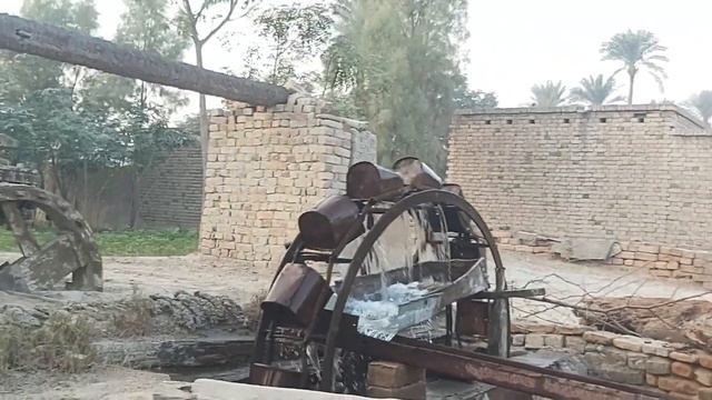 Древние деревянные сельскохозяйственные технологии Старое персидское колесо для орошения смотреть онлайн