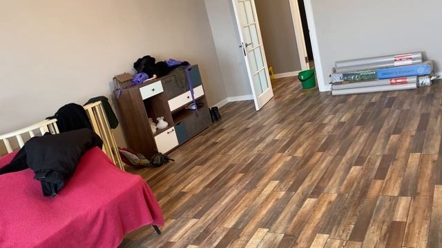 Побыла с детьми))) Ремонт заканчивается, вызвали клининговую компанию помыть окна, смотреть онлайн