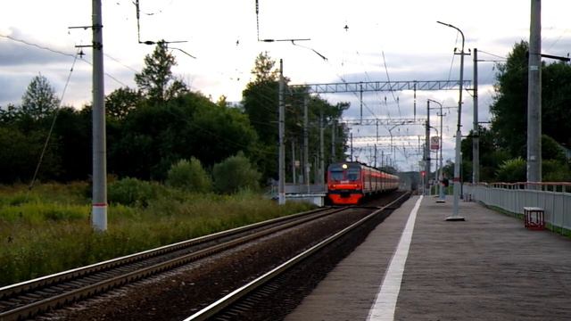 ЭЛЕКТРОВОЗ ВЛ10У-1000 С ГРУЗОВЫМ ПОЕЗДОМ И ЭЛЕКТРОПОЕЗД ЭД4М смотреть онлайн