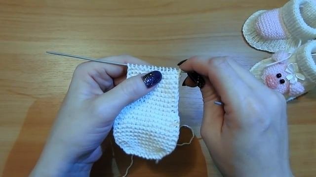 Пинетки хрюшки спицами. Смогут связать даже начинающие вязальщицы! Уровень сложности-ЛЕГКО.