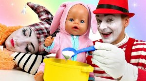 Видео куклы БЕБИ БОН – Кто лучше Как Мама для Baby Born! - Весёлые игры Дочки Матери