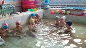 ДОУ 1 Мостовской Занятия в бассейне с дошколятами