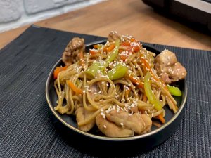 Вок с курицей