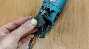 Моя самая частая поломка УШМ! Заискрила, задымила, но не обмотка. Все дело в кнопке.5 минут ремонта