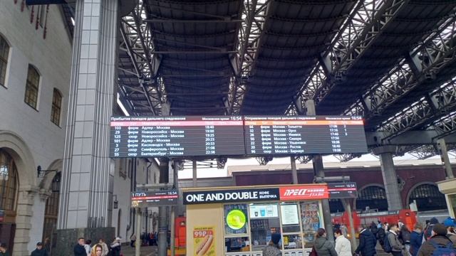 Как объявляют поезда на Казанском вокзале. 02.04.2023 смотреть онлайн