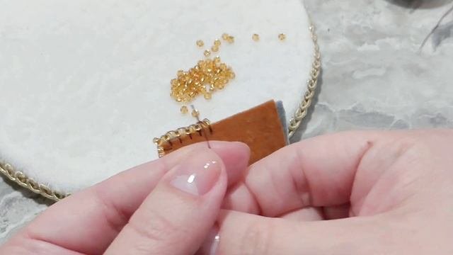 Обработка края броши бисером/How To Bead Brooch Edge [eng Sub]