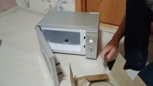 Распаковка — Микроволновая печь Midea MM720CPI-S