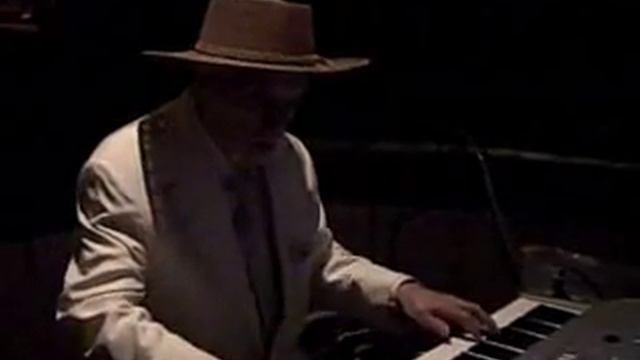 A Short Session With Avo Uvezian смотреть онлайн