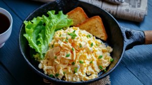 🍳 Скрэмбл — классический рецепт яичницы болтуньи на завтрак или ужин