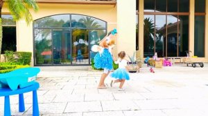 Настя и Марти в салоне красоты для животных | Мия Настя и Артем